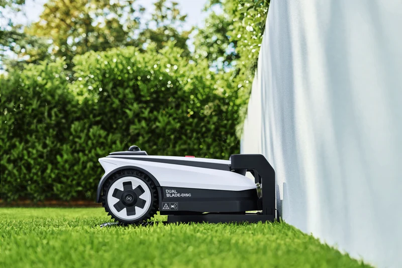 Ecovacs GOAT A2000 LiDAR Pro Robotic Lawn Mower