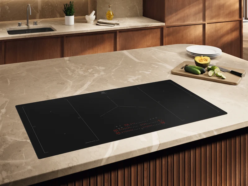 Electrolux 90cm 5 Zone Induction Cooktop with SaphirMatt SE Surface, Matte Black - 800 Series