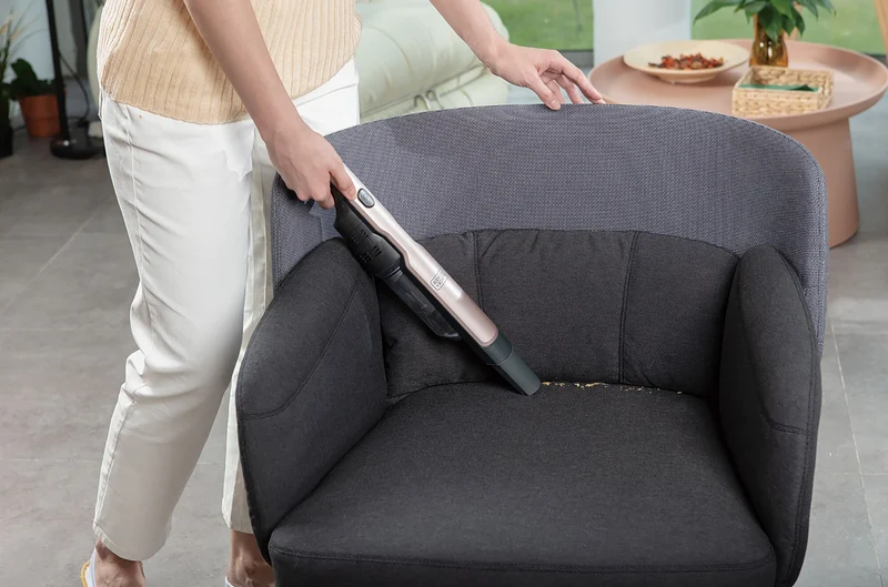 BLACK & DECKER 12V Brushless Hand Vacuum Rose Gold