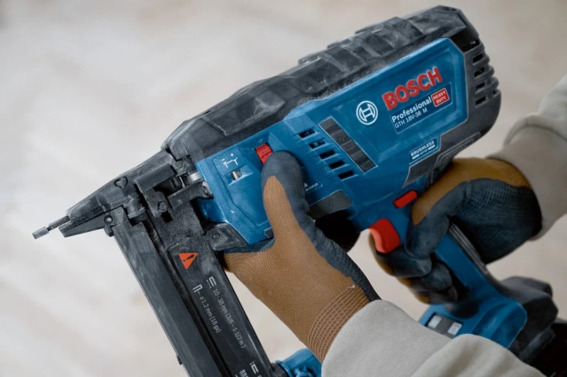 Graffatrice per legno a batteria 10-38mm solo corpo Bosch GTH 18V-38 M