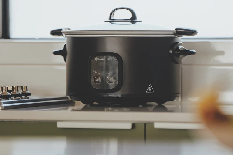 Russell Hobbs 6 Litre Searing Slow Cooker Matte Black
