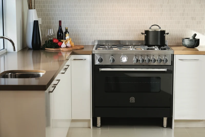 La Germania Americana 90cm Gas Upright Cooker - Black