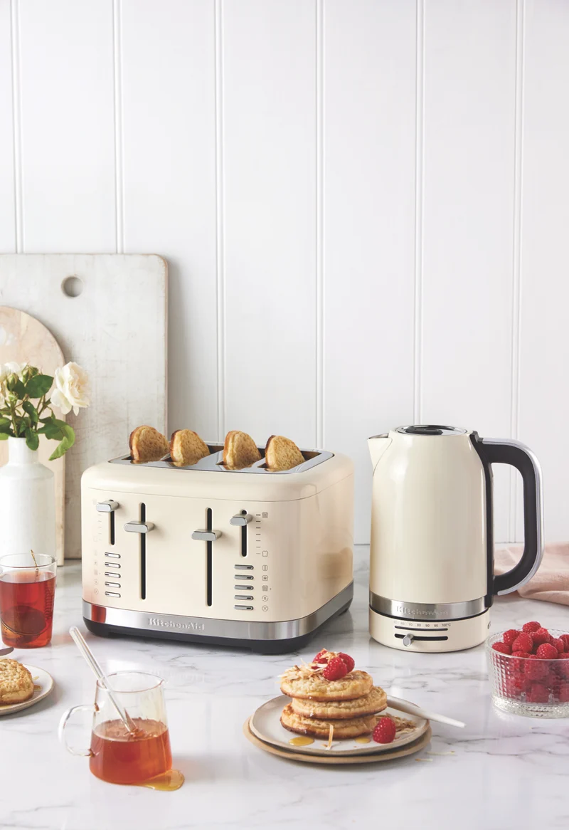 KitchenAid 4 Slice Toaster Almond Cream