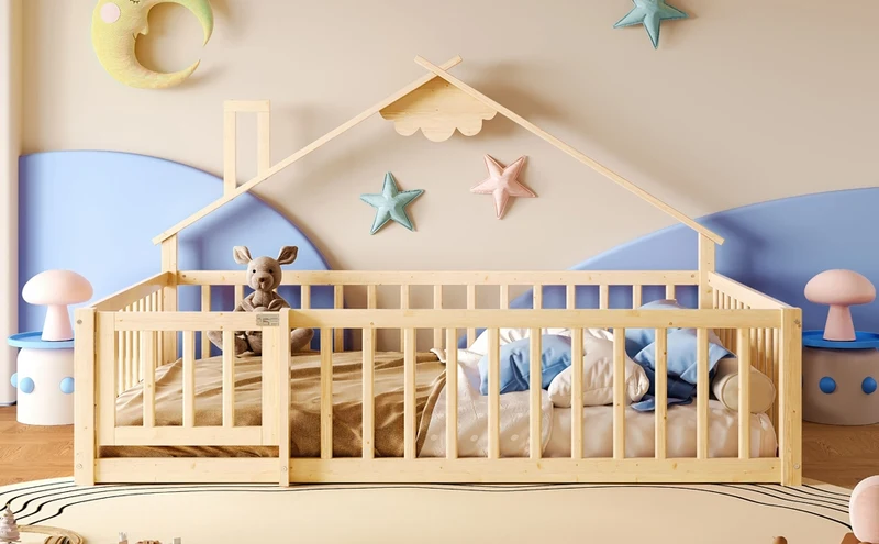 Letto per bambini 140x190 cm a forma di casetta in legno di pino naturale con sponda di sicurezza