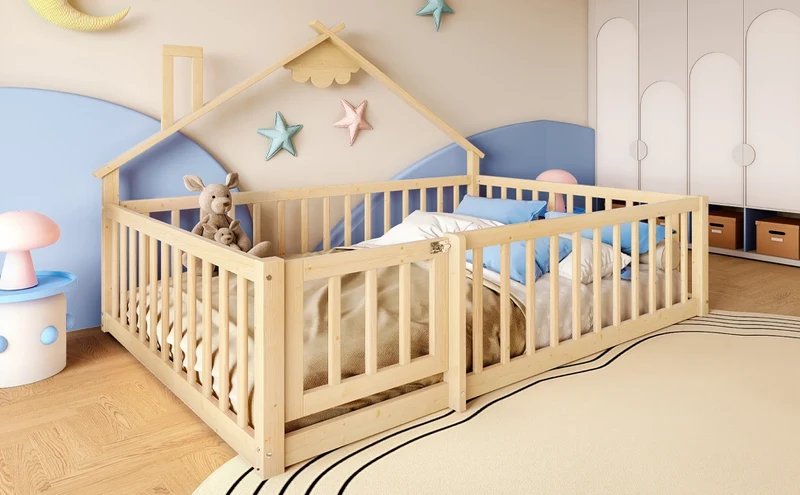 Letto per bambini 140x190 cm a forma di casetta in legno di pino naturale con sponda di sicurezza