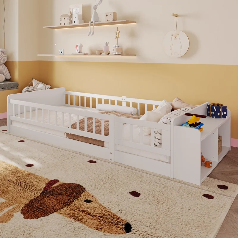 Letto per bambini 90x200 cm in legno di pino bianco con scaffali aperti e cancello apribile