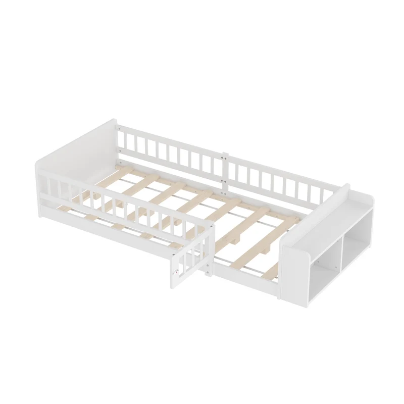 Letto per bambini 90x200 cm in legno di pino bianco con scaffali aperti e cancello apribile