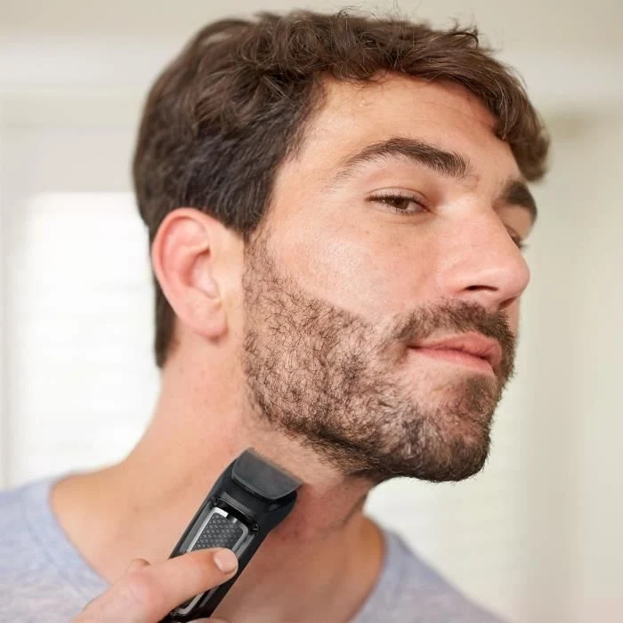 Regolabarba e capelli PHILIPS MG3730 / 15 - Multistyle - 8 in 1 - Lame autoaffilanti - Nero